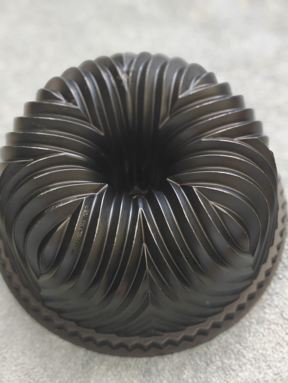 Nordic Ware Bavaria Heavy Cast Aluminum 10-Cup Bundt Cake Pan GUC